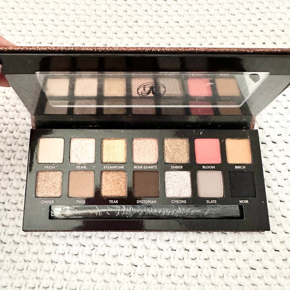 Anastasia Beverly Hills Sultry 14 Color Eyeshadow Palette NIB Sealed Brush Rare - Picture 4 of 7